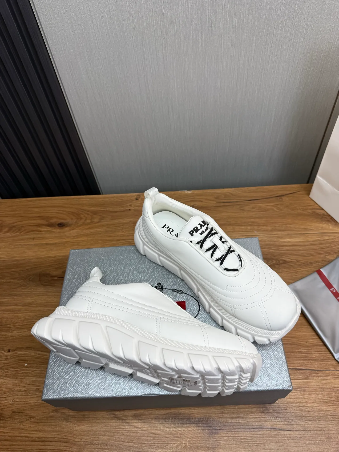 Men's shoes 💰580💰 [PRADA] Men's shoes are popular in the counter, official website synchronization, 1 high-quality shipment ✔️Imported waterproof fabric + cowhide lining, 1🆚1 replica, original sole, 38-45 (45 customized, non-refundable)